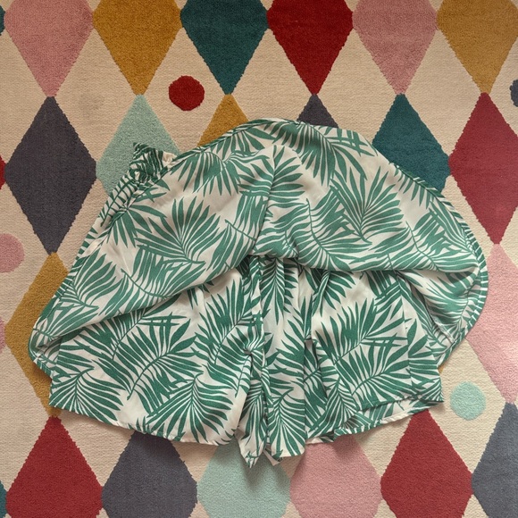 Tropical Leaf Elastic Waist Skort - Green on White - Picture 3 of 4
